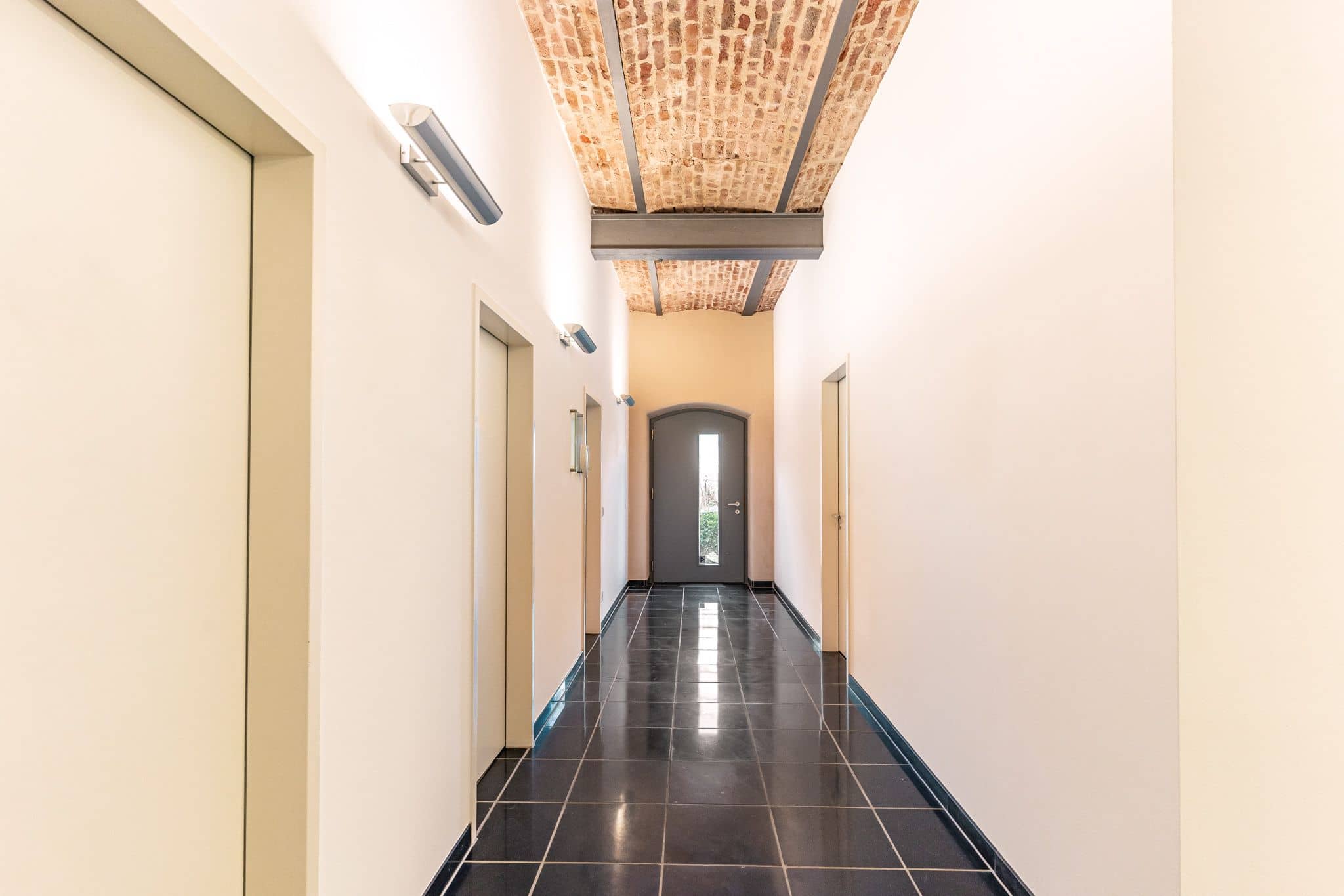 Severich &amp; Partner Architekt Architektur Messebau Bauprojekte Hochbau Roetgen Aachen Köln Eifel Nordeifel Innenausbau Wohnung Wohnen Scheune Nerscheid Praxis Renovierung Arzt Zahnarzt